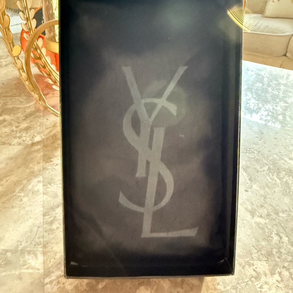 Yves Saint Laurent Patent Leather Zip Wallet - Picture 14 of 15
